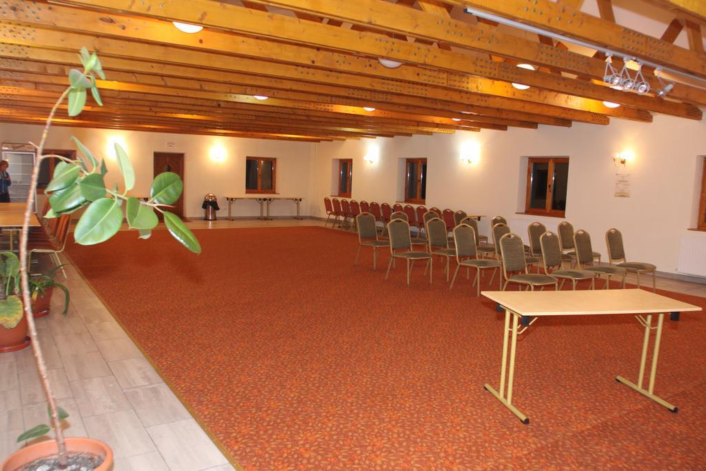 Hotel Bucegi Portile Regatului プルウル・レチェ エクステリア 写真
