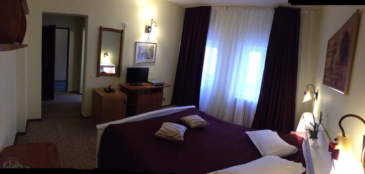 Hotel Bucegi Portile Regatului プルウル・レチェ エクステリア 写真